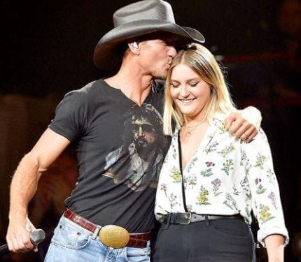 Gracie McGraw with her father Tim McGraw sang a duet in Nashville in 2015.